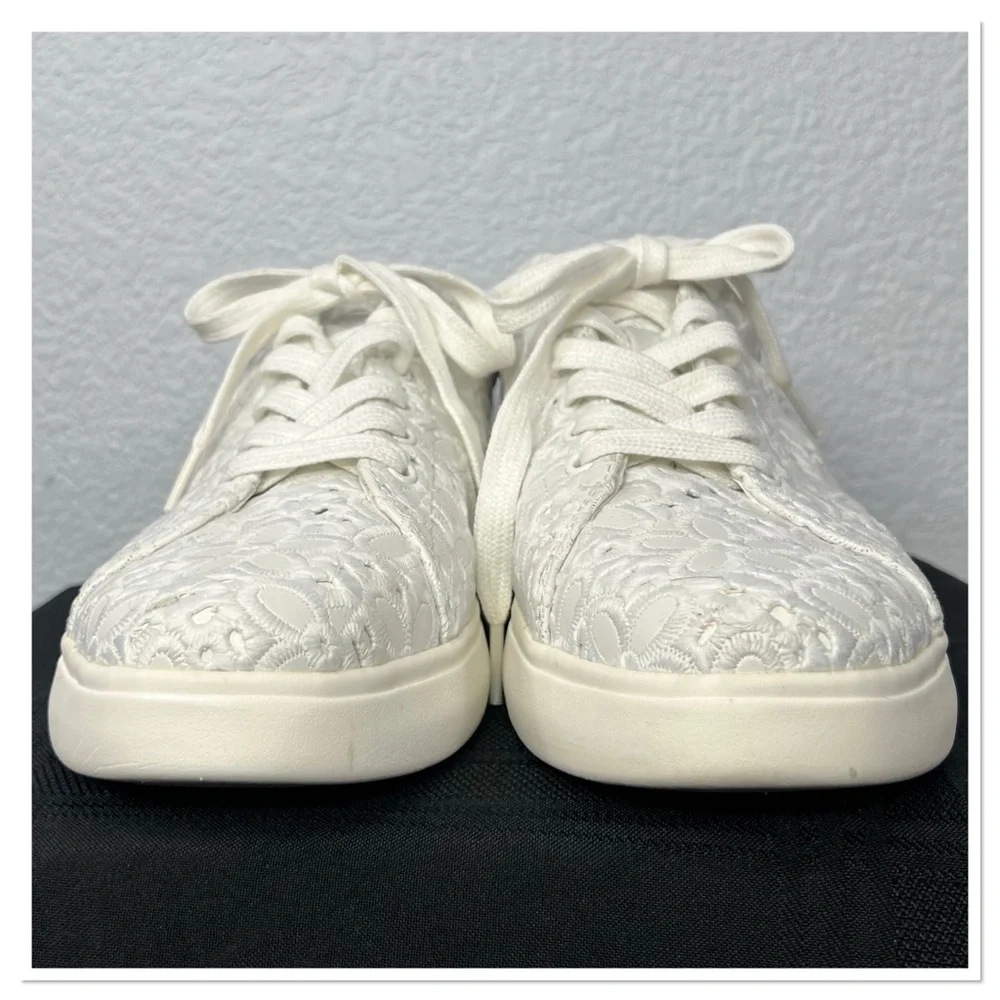 Kate Spade Women's Lift Floral Eyelet Faux Leather Sneakers White Sz 9B